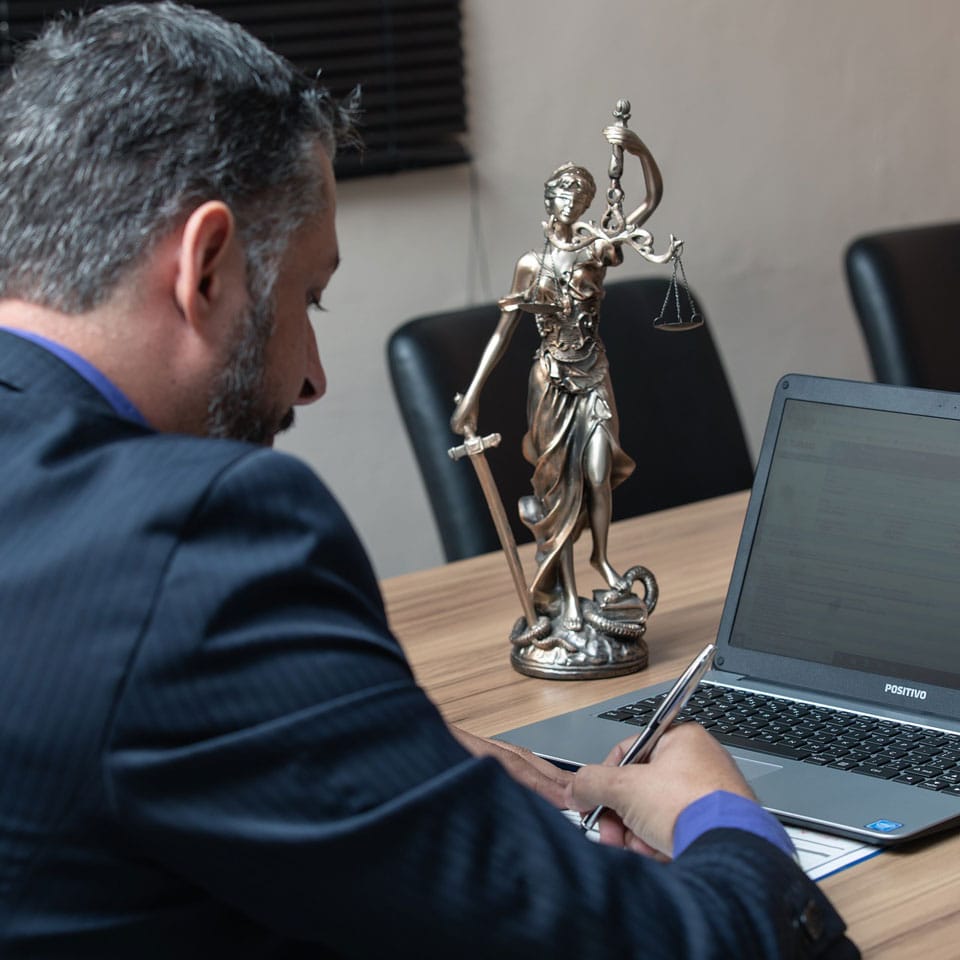 abogado-corporativo-santa-cruz-bolivia
